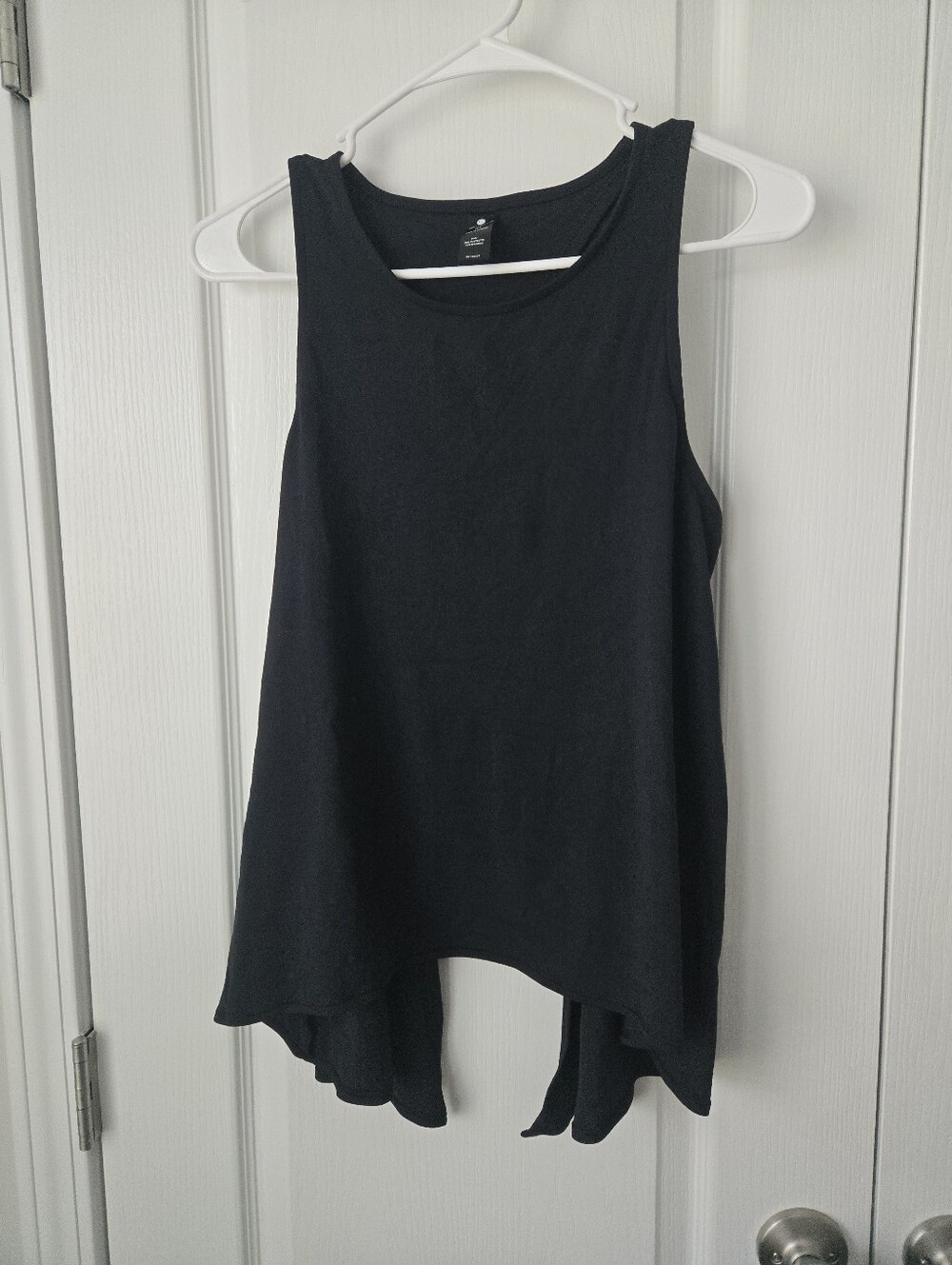 Yogalicious Black Womens Tank Top - Flowing High-Low Hem Size Medium